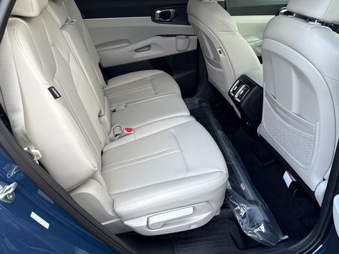 Certified 2025 Kia Sorento S w/ Panoramic Sunroof Package FWD image 15