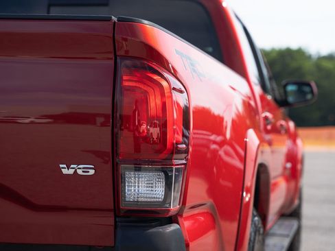 Used 2019 Toyota Tacoma SR5 RWD image 15