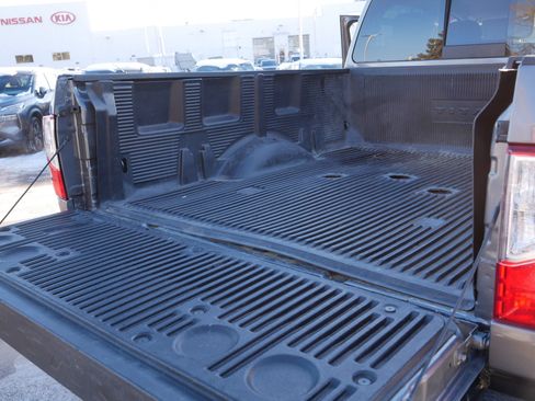 Certified 2024 Nissan Titan SV w/ SV Convenience Package image 18