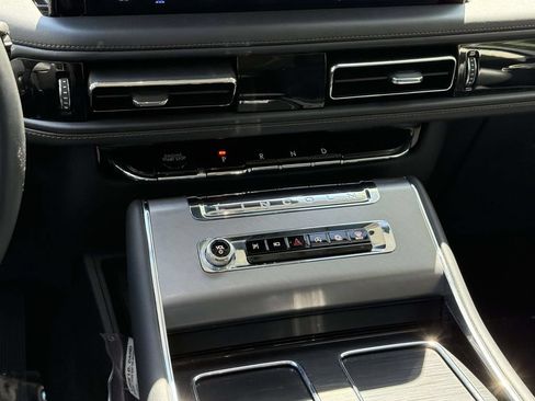 Used 2025 Lincoln Aviator AWD image 17