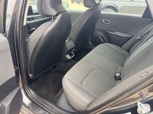 Used 2025 Kia K4 LXS image 17