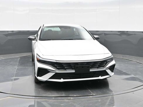 Certified 2025 Hyundai Elantra SEL FWD image 2