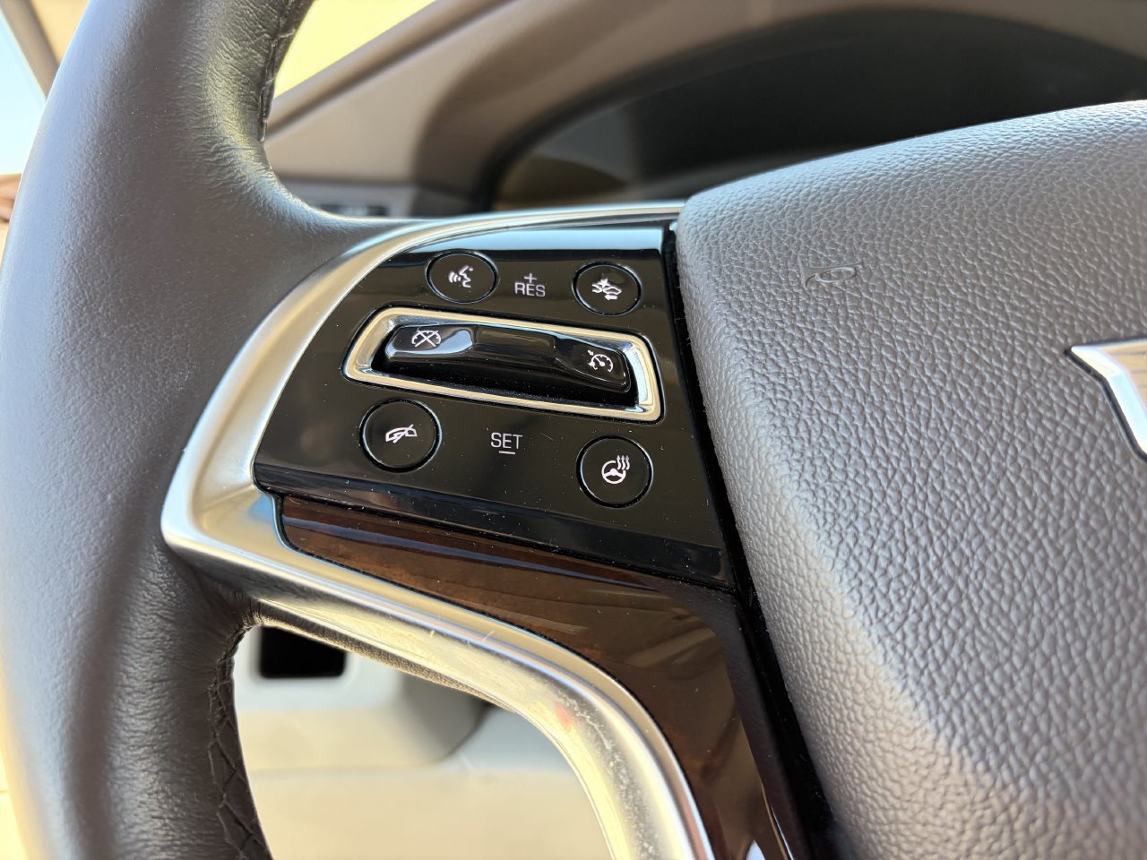 Used 2015 Cadillac Escalade Luxury RWD image 21