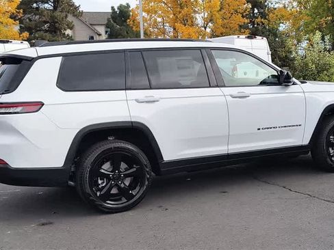New 2025 Jeep Grand Cherokee L Limited w/ Luxury Tech Group II image 9