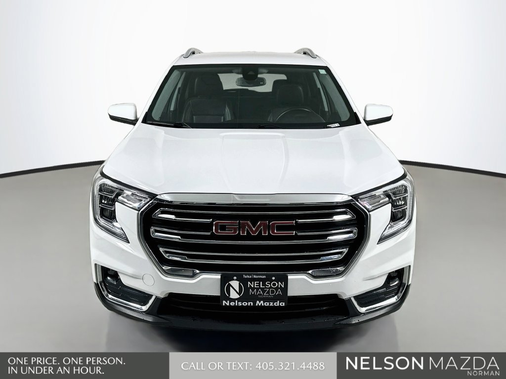 Used 2024 GMC Terrain SLT AWD/4WD image 2