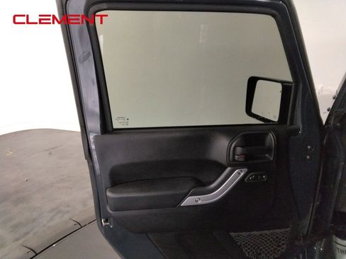 Used 2017 Jeep Wrangler Unlimited Sahara w/ Dual Top Group image 27