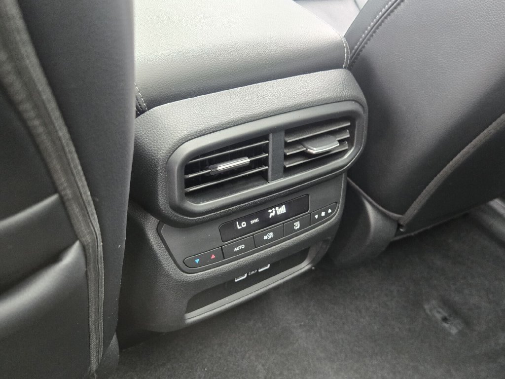 Used 2023 Honda Pilot Touring image 14