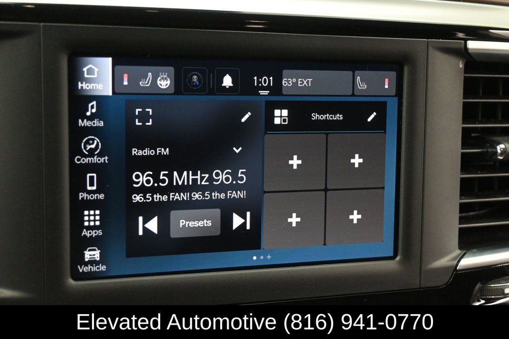 Used 2023 Chrysler Voyager LX FWD image 9