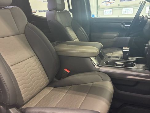 Used 2023 Chevrolet Silverado 1500 ZR2 w/ Technology Package AWD/4WD image 46