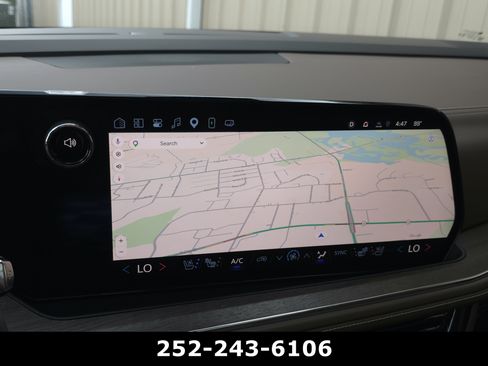 Used 2025 Chevrolet Suburban High Country AWD/4WD image 16