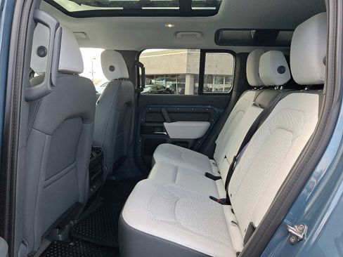 Used 2025 Land Rover Defender 110 S image 10