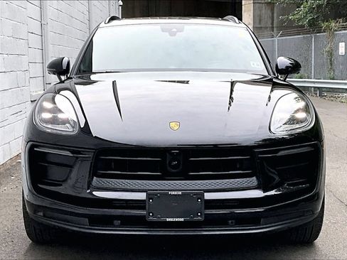 Certified 2026 Porsche Macan AWD/4WD image 8