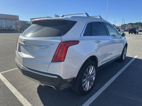 Used 2017 Cadillac XT5 Platinum w/ Driver Assist Package image 4