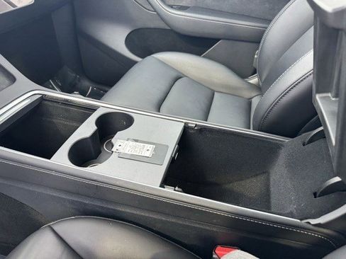 Used 2025 Tesla Model Y Long Range image 18