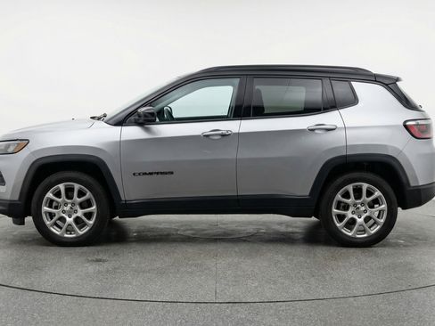 Used 2025 Jeep Compass Limited AWD/4WD image 5