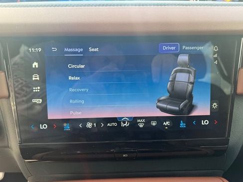 Used 2025 Lincoln Navigator Reserve AWD/4WD image 9
