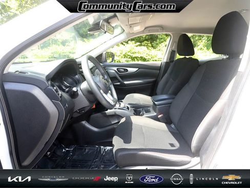 Used 2021 Nissan Rogue Sport S image 13