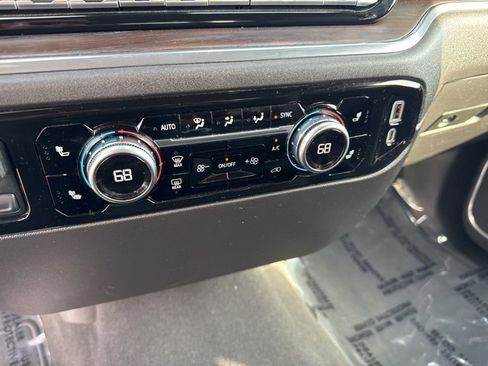 Used 2025 GMC Sierra 1500 SLT image 11