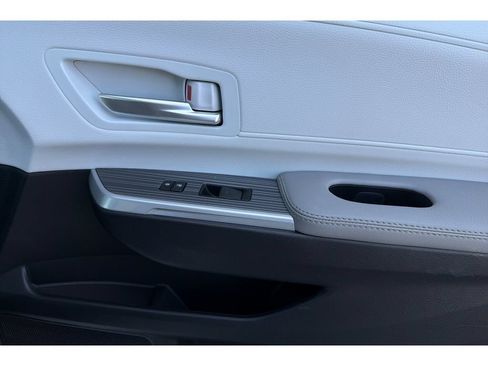 Used 2025 Toyota Sienna XLE FWD image 20