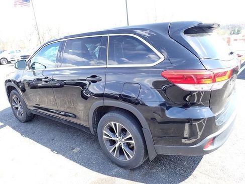 Used 2018 Toyota Highlander LE image 4