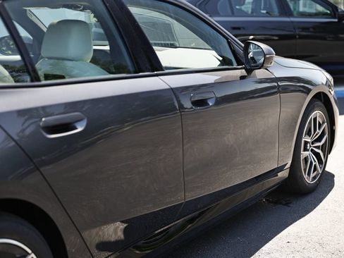 New 2027 BMW i5 eDrive40 RWD image 4