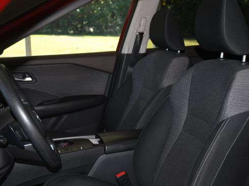 Used 2022 Nissan Rogue SV image 11