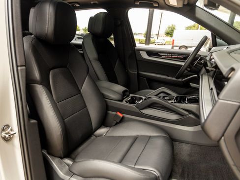 Certified 2026 Porsche Cayenne AWD/4WD image 46