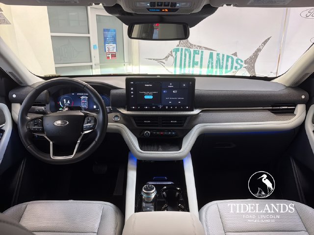Certified 2025 Ford Explorer Platinum w/ Ultimate Package AWD/4WD image 16