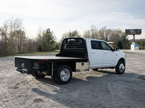 New 2026 RAM 4500 4x4 Crew Cab DRW w/ Laramie Trim Package image 9