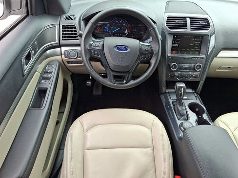 Used 2018 Ford Explorer XLT w/ Equipment Group 202A AWD/4WD image 12