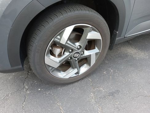 Used 2024 Hyundai Venue Limited FWD image 6