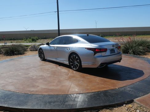 Used 2023 Lexus LS 500 w/ Luxury Package image 5