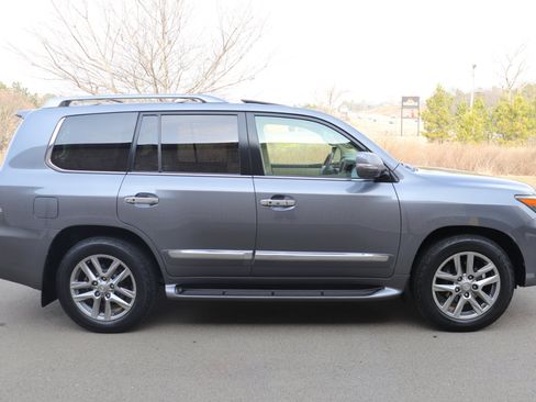 Used 2013 Lexus LX 570 4WD image 16