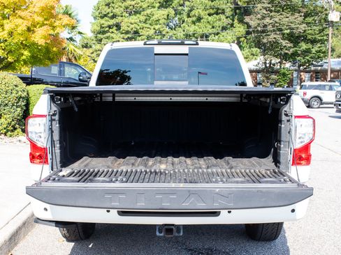 Used 2023 Nissan Titan SV w/ SV Convenience Package RWD image 21