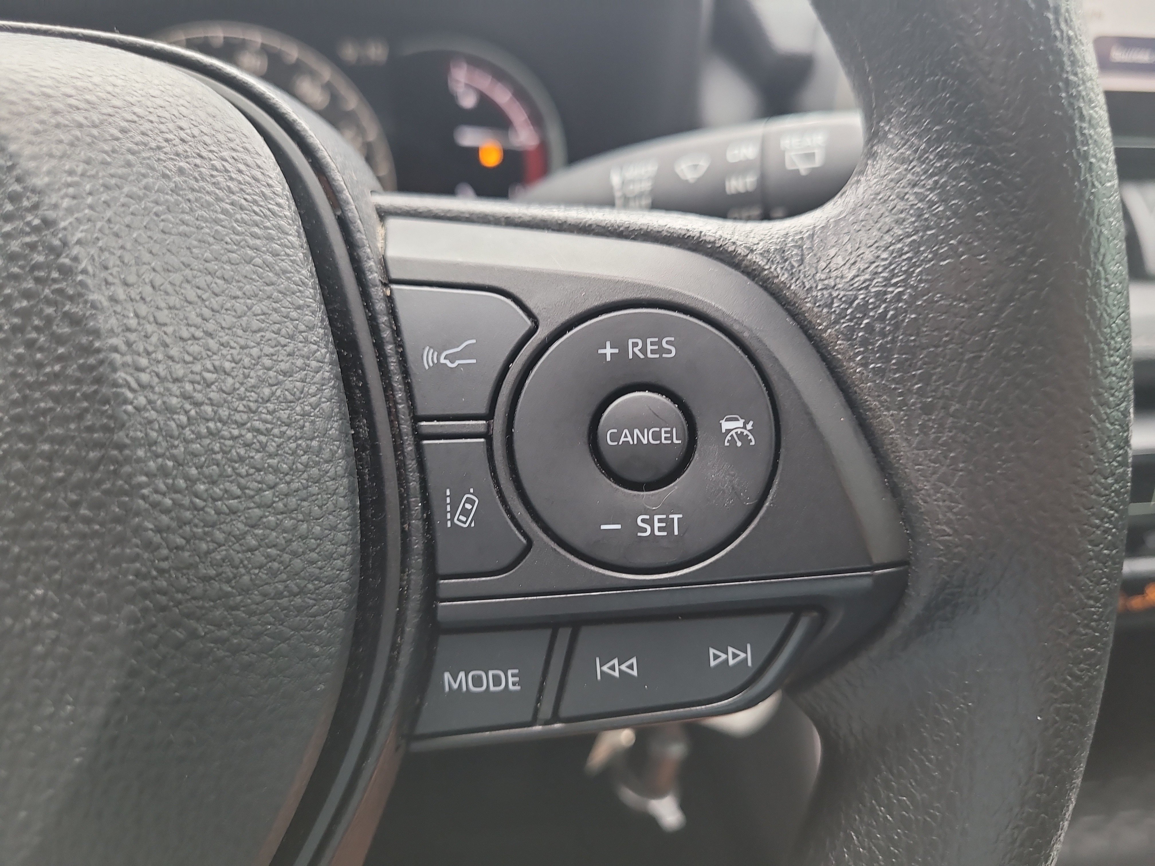 Certified 2025 Toyota RAV4 LE FWD image 28