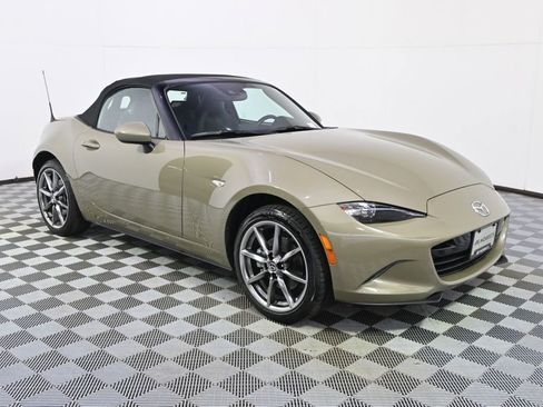 Used 2023 MAZDA MX-5 Miata Grand Touring RWD image 8