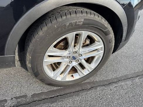 Used 2016 Ford Explorer XLT w/ Equipment Group 202A image 11