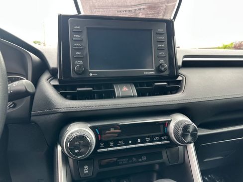 Certified 2021 Toyota RAV4 LE AWD/4WD image 22