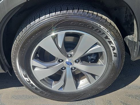 Certified 2023 Subaru Ascent Premium w/ Convenience Package AWD/4WD image 4