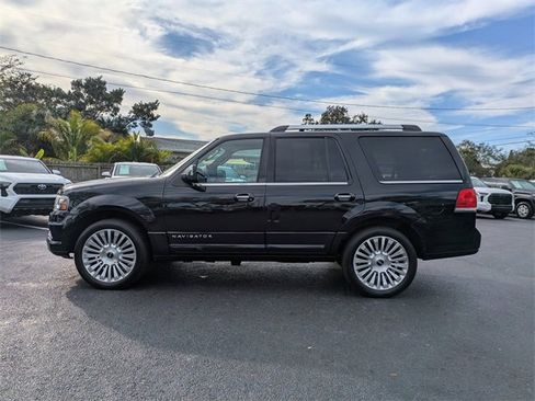 Used 2015 Lincoln Navigator 4WD image 7