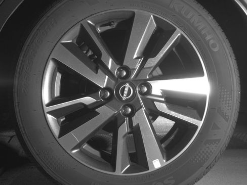 Used 2025 Nissan Versa SV image 13