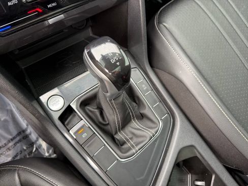 Used 2022 Volkswagen Tiguan SE FWD image 27