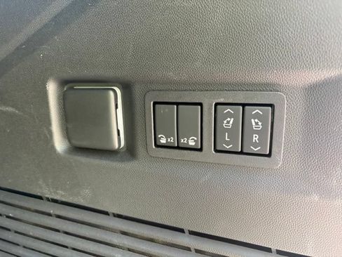 Used 2023 Chevrolet Tahoe LT w/ Luxury Package AWD/4WD image 8