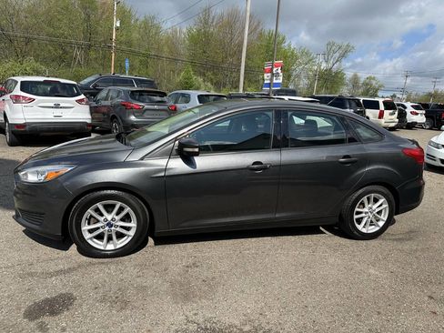 Used 2016 Ford Focus SE image 3