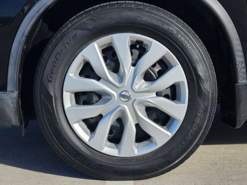 Used 2018 Nissan Rogue S image 11