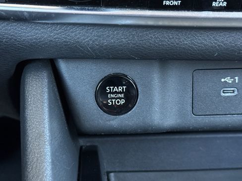 Used 2024 Nissan Rogue SV FWD image 33