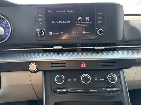 Certified 2024 Kia Carnival LX image 12