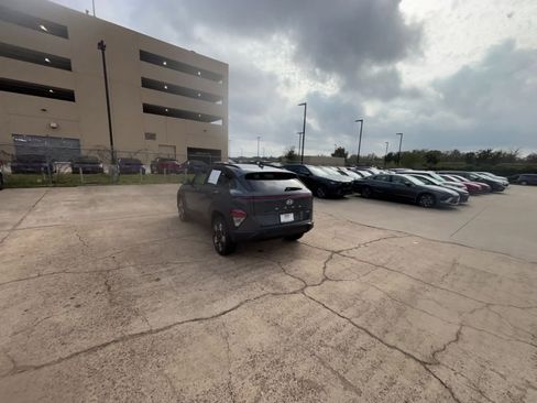 Used 2025 Hyundai Kona SEL image 16