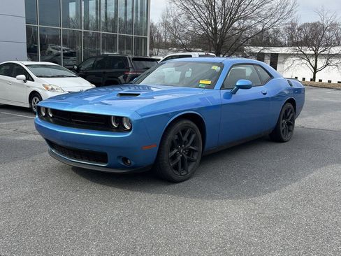 Used 2023 Dodge Challenger SXT w/ Plus Package image 3