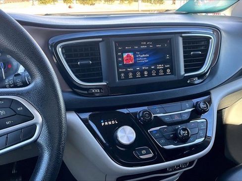 Used 2021 Chrysler Voyager Lxi FWD image 9